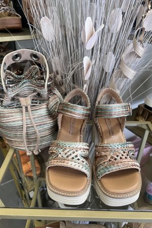 Craquez pour les sandales Blandina de la Marque Softwaves . Découvrez les sur le site ou en boutique au 9b rue Jehenne, Place des Marquises à Arcachon