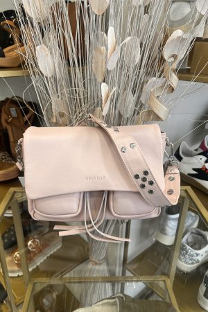Douceur et style 💕👜 Le sac Maxke en cuir rose de Neuville, ton nouveau basique chic ✨