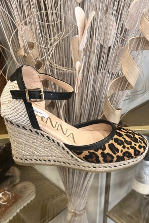 🌞 Prenez de la hauteur avec les sandales espadrilles compensées Pony Camel KANNA – confort et style à chaque pas !