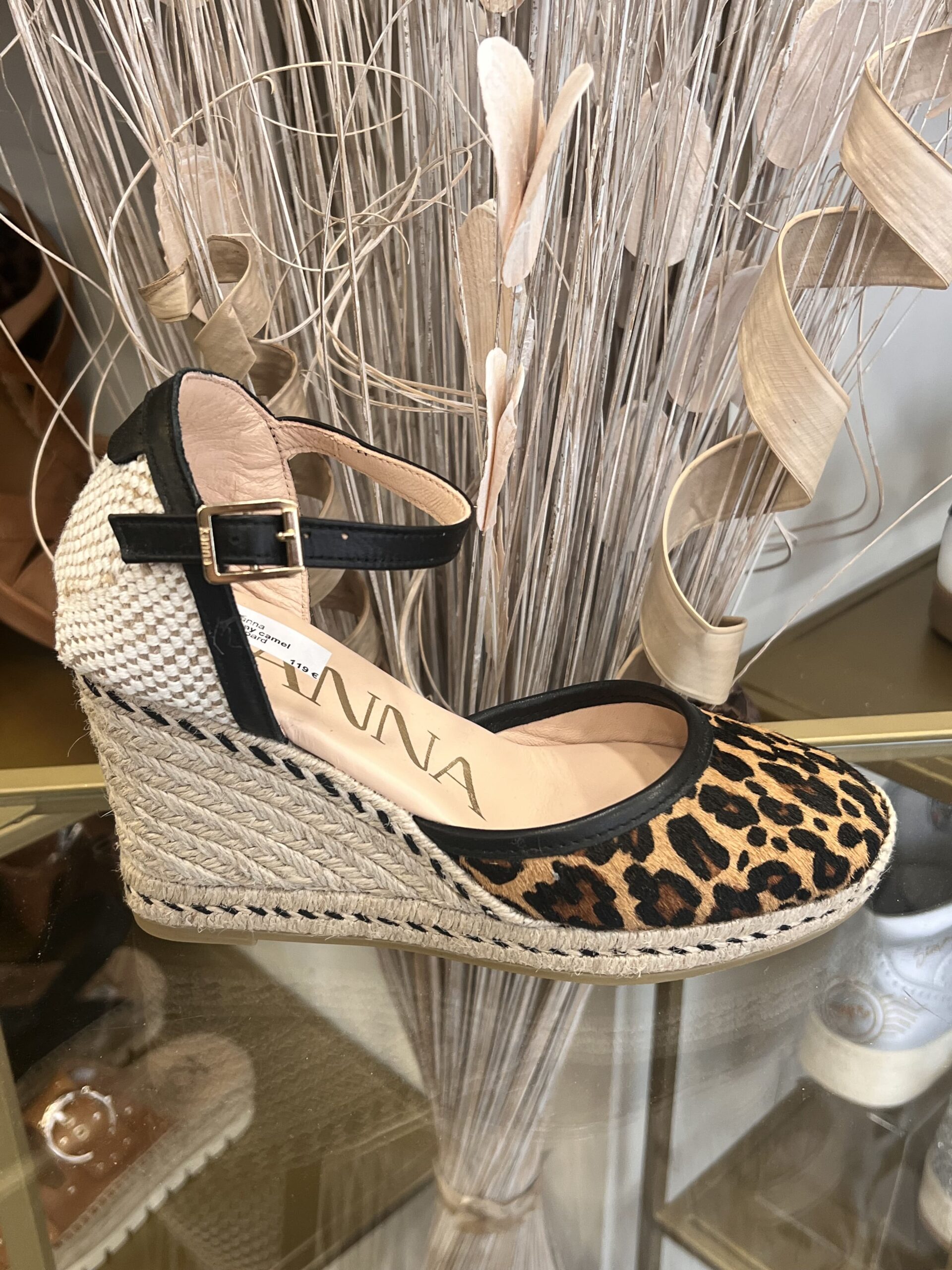 🌞 Prenez de la hauteur avec les sandales espadrilles compensées Pony Camel KANNA – confort et style à chaque pas !