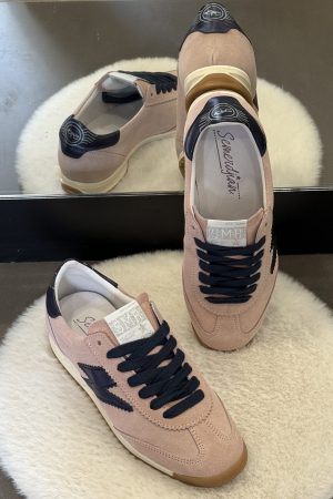 Découvrez la basket femme Semerdjian Joyce D186 sneaker en cuir chic et confortable, idéale au quotidien. Disponible chez Euridys Chaussures à Arcachon.