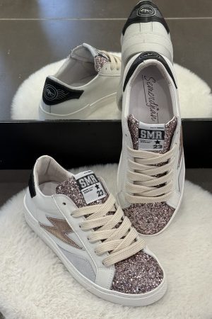 Découvrez la basket femme Semerdjian Larry D418 sneaker en cuir chic et confortable, idéale au quotidien. Disponible chez Euridys Chaussures à Arcachon.