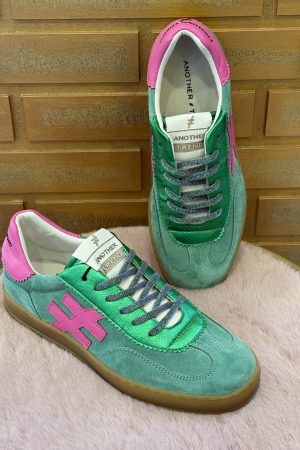 Découvrez la basket femme Another Trend Iconic II Multivento verte, sneaker tendance et confortable idéale au quotidien. Disponible chez Euridys Chaussures à Arcachon.
