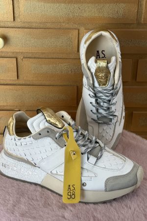 Découvrez la basket femme AS98 Airstep blanche en cuir, sneaker confortable et tendance idéale pour un usage quotidien. Disponible chez Euridys Chaussures à Arcachon.