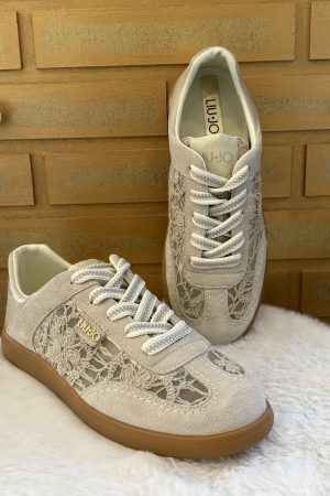 Craquez pour les Liu Jo Connor 03 beige, la sneaker parfaite pour allier style féminin, confort et modernité au quotidien.