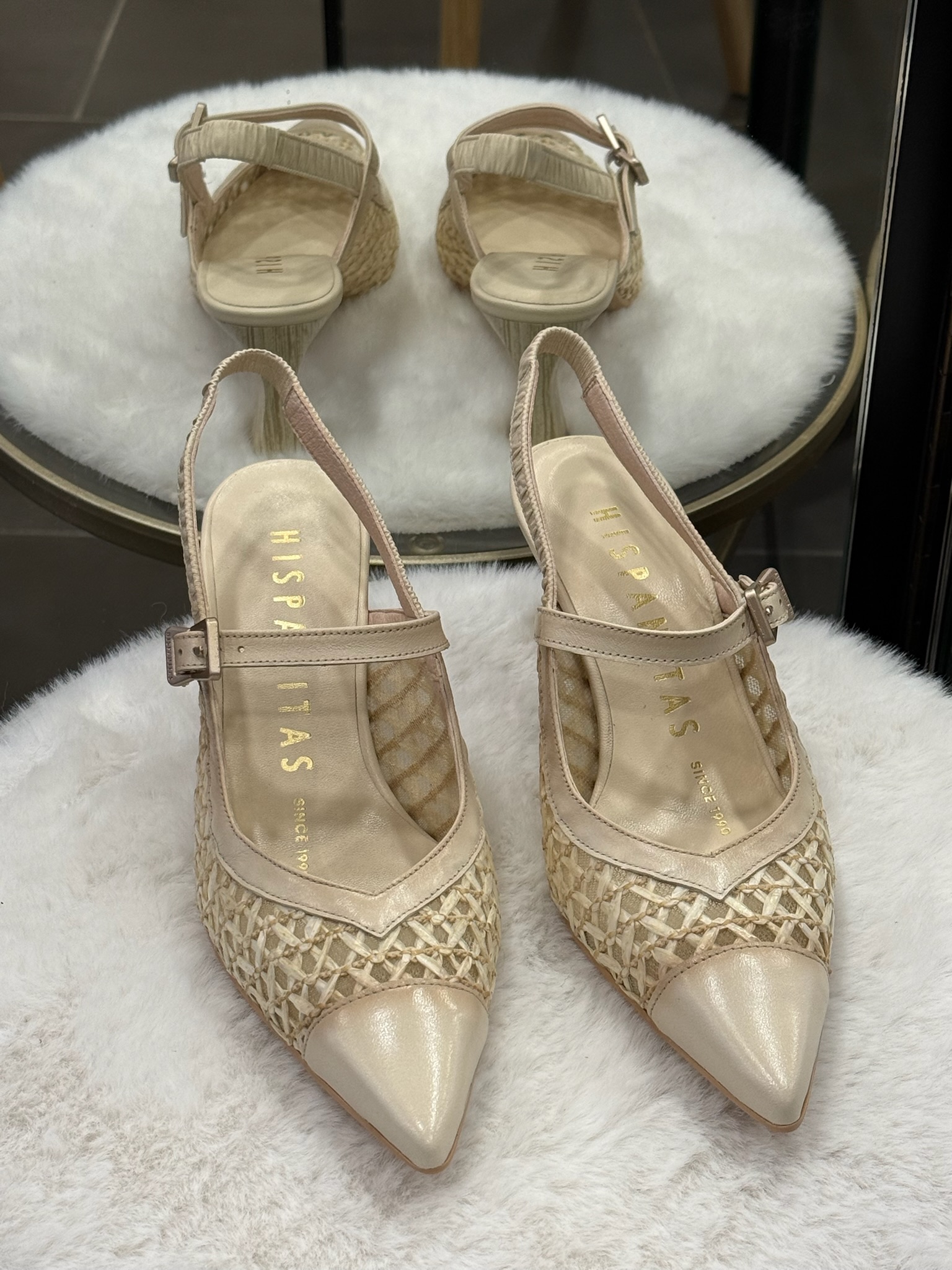 Escarpin slingback femme Hispanitas Giorgia V26 butter en cuir élégant et confortable disponible chez Euridys Chaussures à Arcachon.