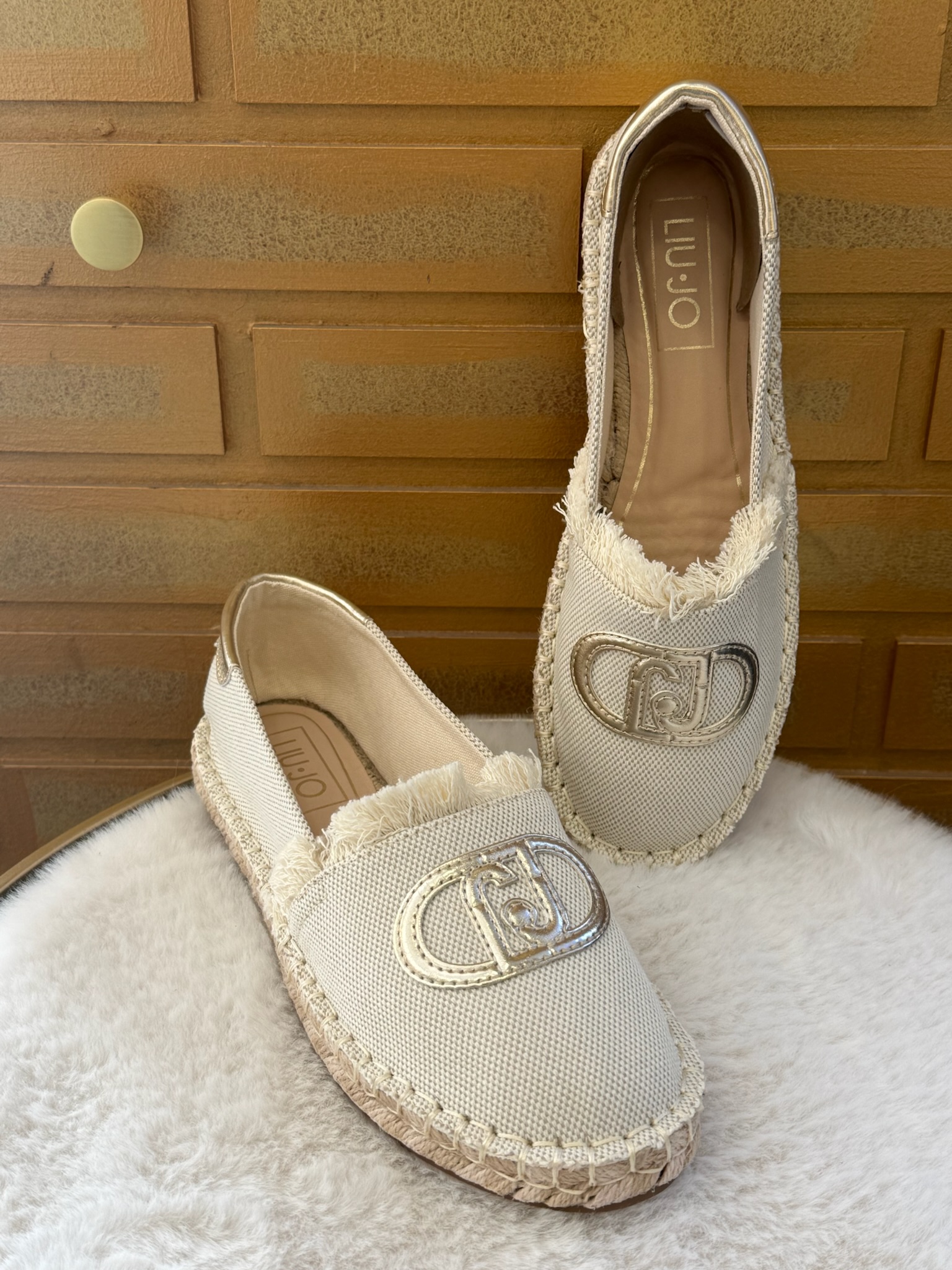 L'espadrille femme crème de la Marque Liu JO sera la chaussure idéale pour cet été.