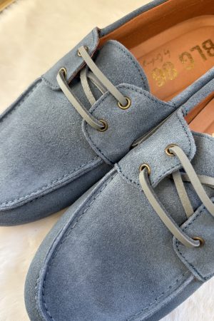 Craquez pour le confort et le style du bâteau de la Marque Belang dans sa version bleue