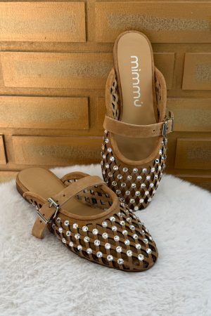 Craquez pour la mule camel strass de la Marque Mimmu en nubuck qui allie le confort et la tendance. A découvrir sur le site ou en boutique au 9B Rue Jéhenne sur Arcachon