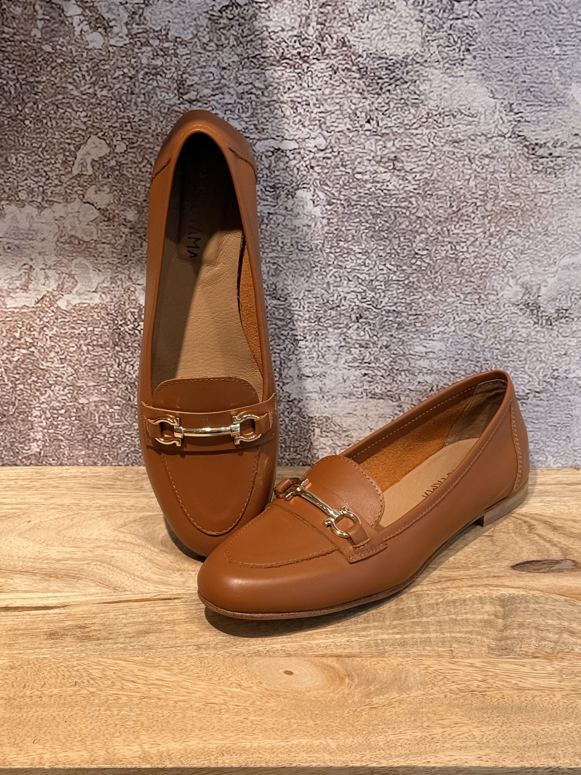 Craquez pour le mocassin en cuir de la Marque Paoyama avec le modèle intemporel Alice. A découvrir sur le site ou en boutique au 9b Rue Jéhenne, Arcachon