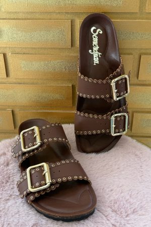 Craquez pour la mule Arianna Oslo Marronde la Marque Semerdjian, fabriquée en Italie . Découvrez toutes ses déclinaisons sur le site ou en boutique au 9B Rue Jéhenne à Arcachon.