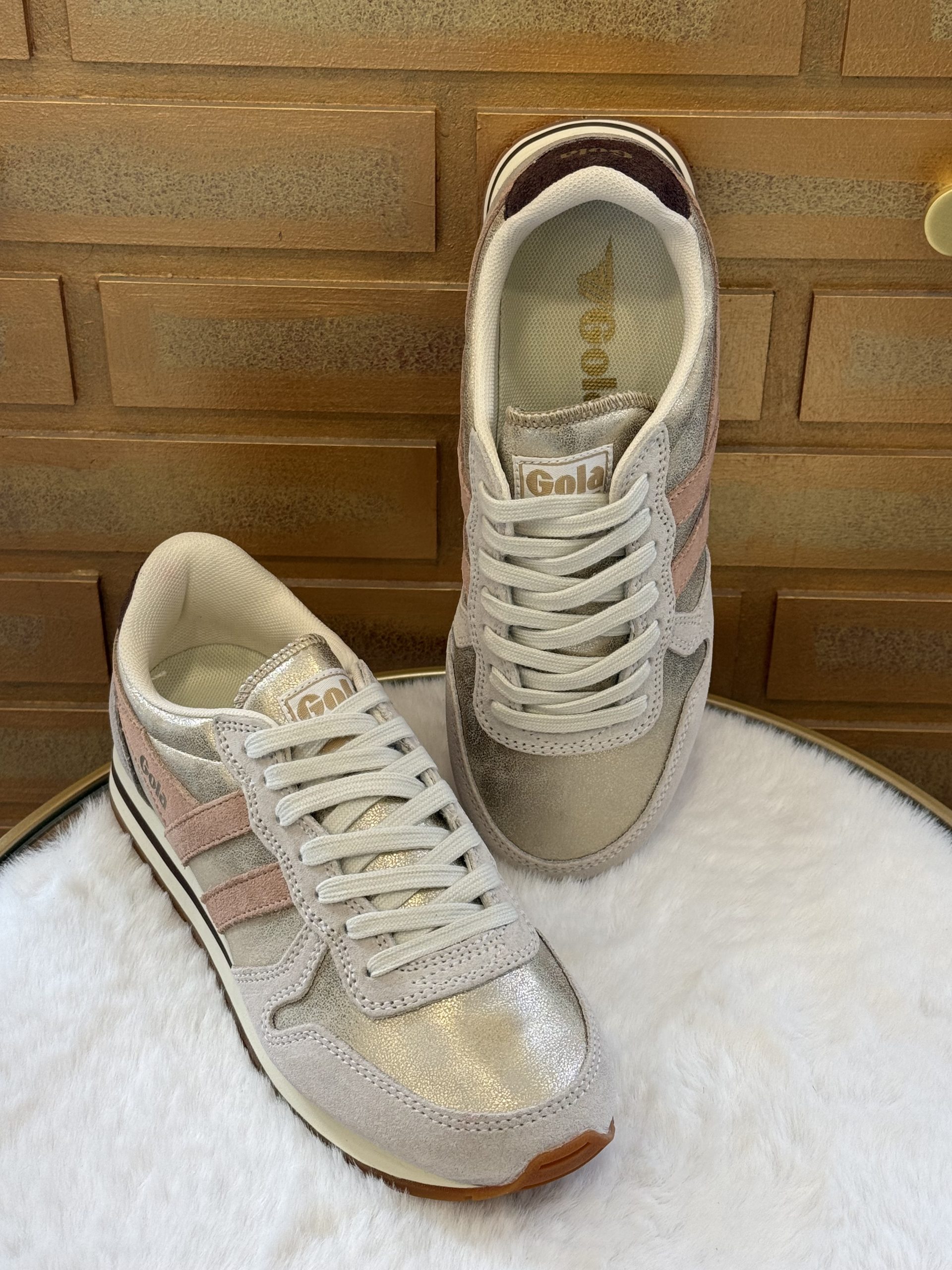 Basket femme Gola Daytona Blaze gold cameo sneaker rétro confortable et tendance disponible chez Euridys Chaussures à Arcachon.