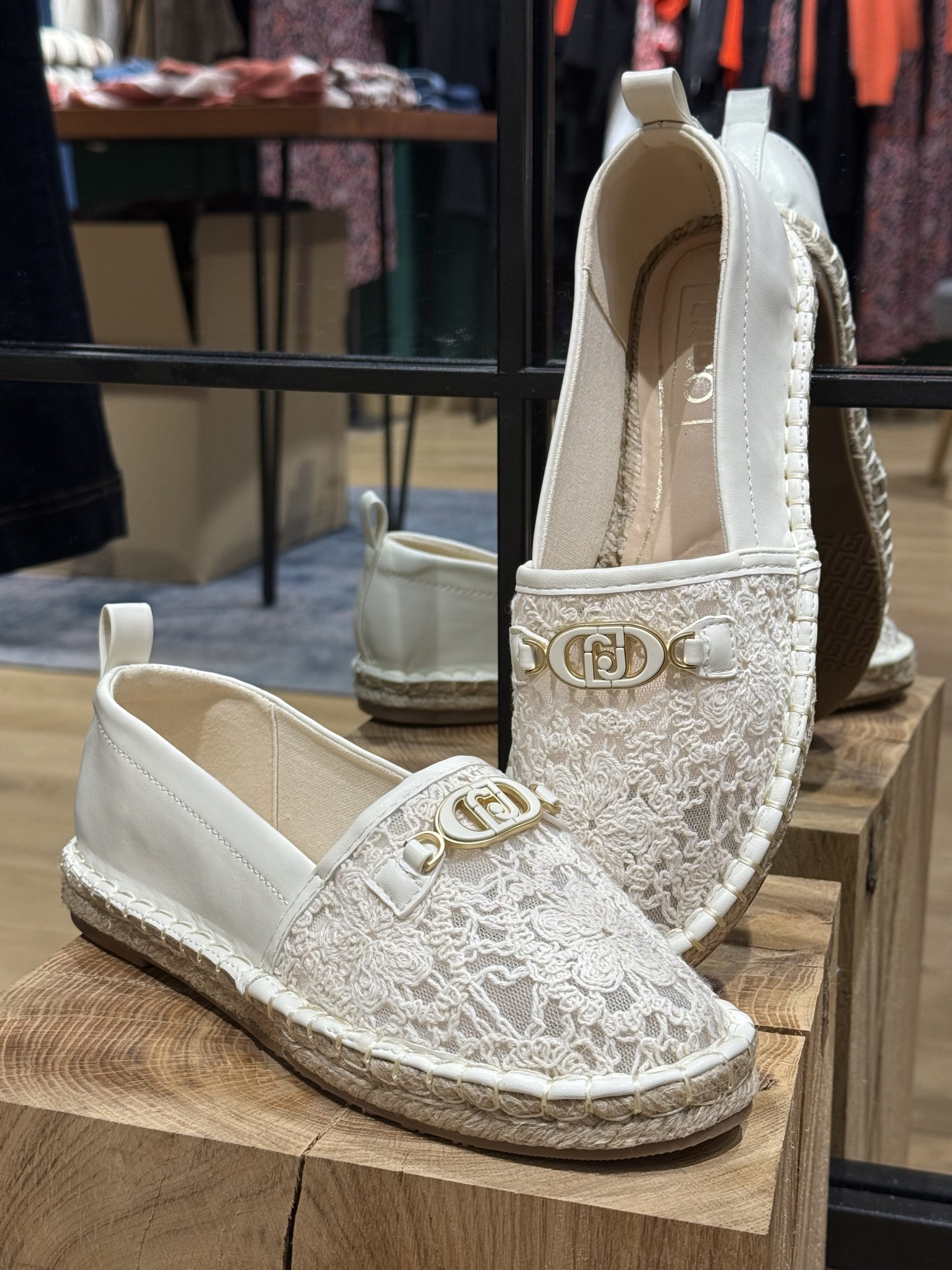 Espadrilles femme Liu Jo Canvas 04 blanches en toile légère, modèle estival confortable et tendance disponible chez Euridys Chaussures à Arcachon.