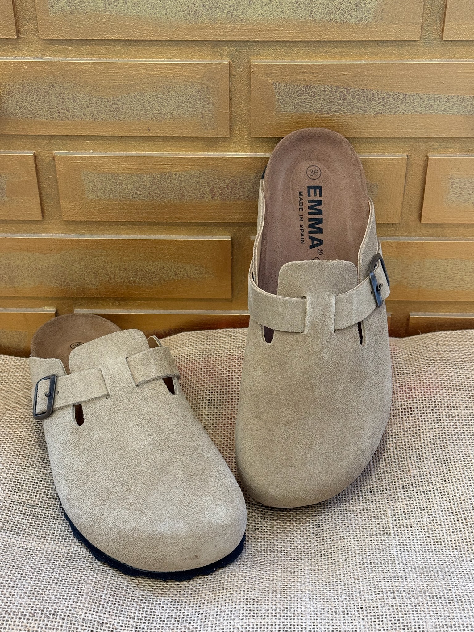 Découvrez la mule femme EMMA Shoes 8736 en cuir velours beige, confortable et élégante pour l’été. Disponible chez Euridys Chaussures à Arcachon.