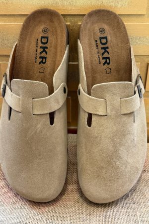 Le sabot homme très tendance à porter avec tous vos looks cet été. Le plus dur choisir la couleur : noir carbone, taupe, Camel ou beige. Fabrication espagnole