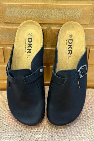 Le sabot homme très tendance à porter avec tous vos looks cet été. Le plus dur choisir la couleur : noir carbone, taupe, Camel ou beige. Fabrication espagnole