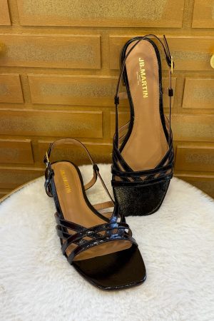 Découvrez les sandales femme JB Martin Dahlia en cuir vernis chocolat, élégantes et confortables pour l’été. Disponibles chez Euridys Chaussures à Arcachon.