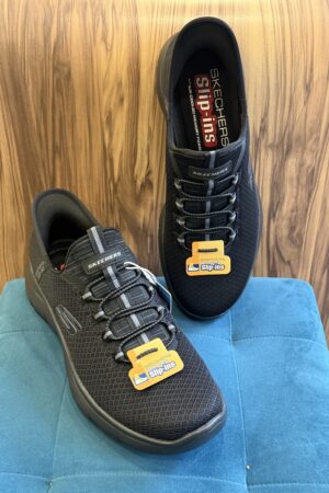 Découvrez les baskets homme Skechers Summits High Range noires, légères, confortables et idéales pour la marche quotidienne. Disponibles chez Euridys Chaussures à Arcachon.