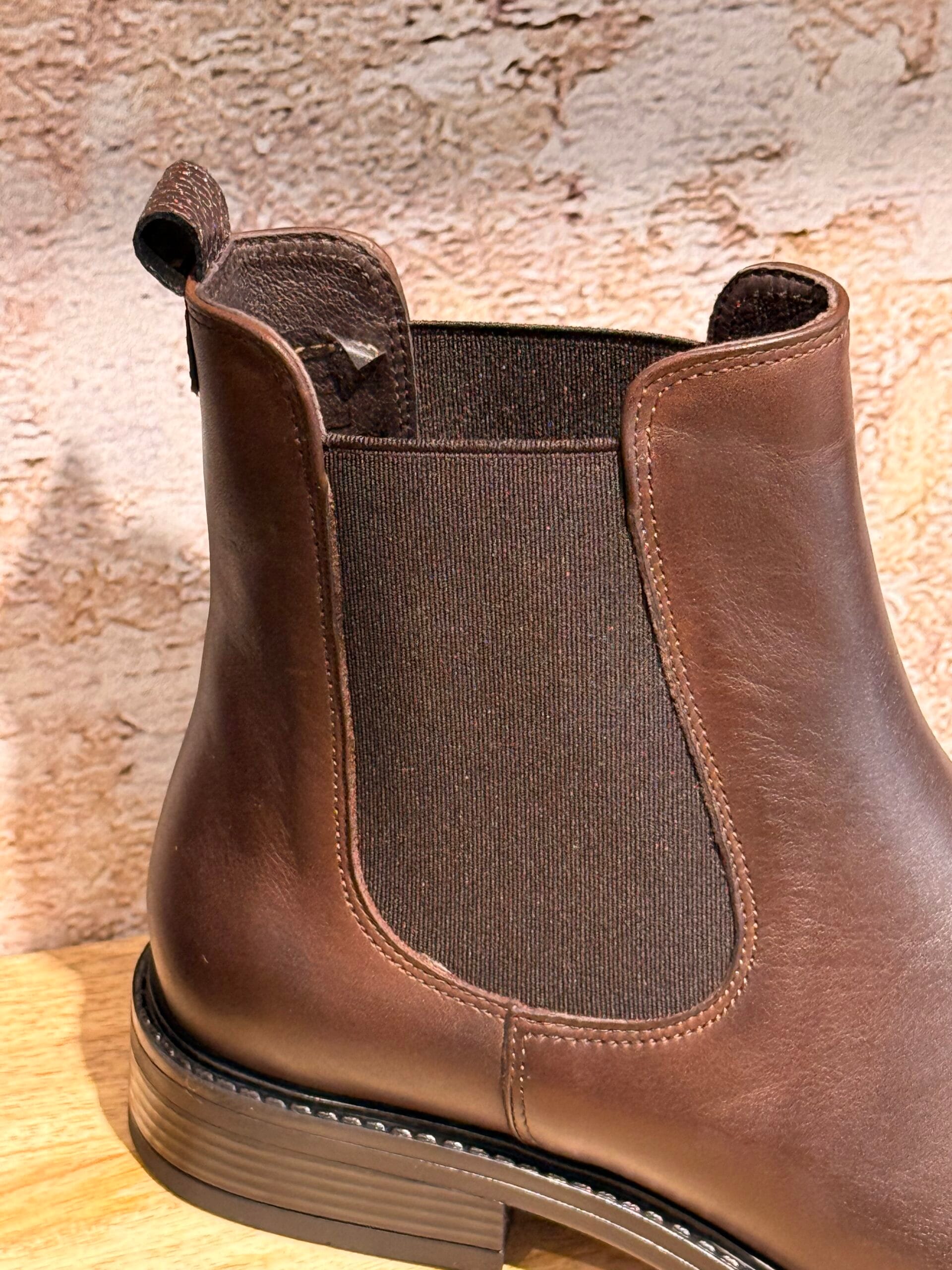 Craquez pour la Chelsea boots de la Marque We Do en cuir lisse. Le plus dur sera de choisir la couleur : l'intemporelle noire ou la tendance chocolat ?!