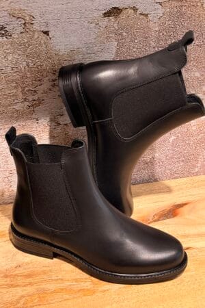 Craquez pour la Chelsea boots de la Marque We Do en cuir lisse. Le plus dur sera de choisir la couleur : l'intemporelle noire ou la tendance chocolat ?!