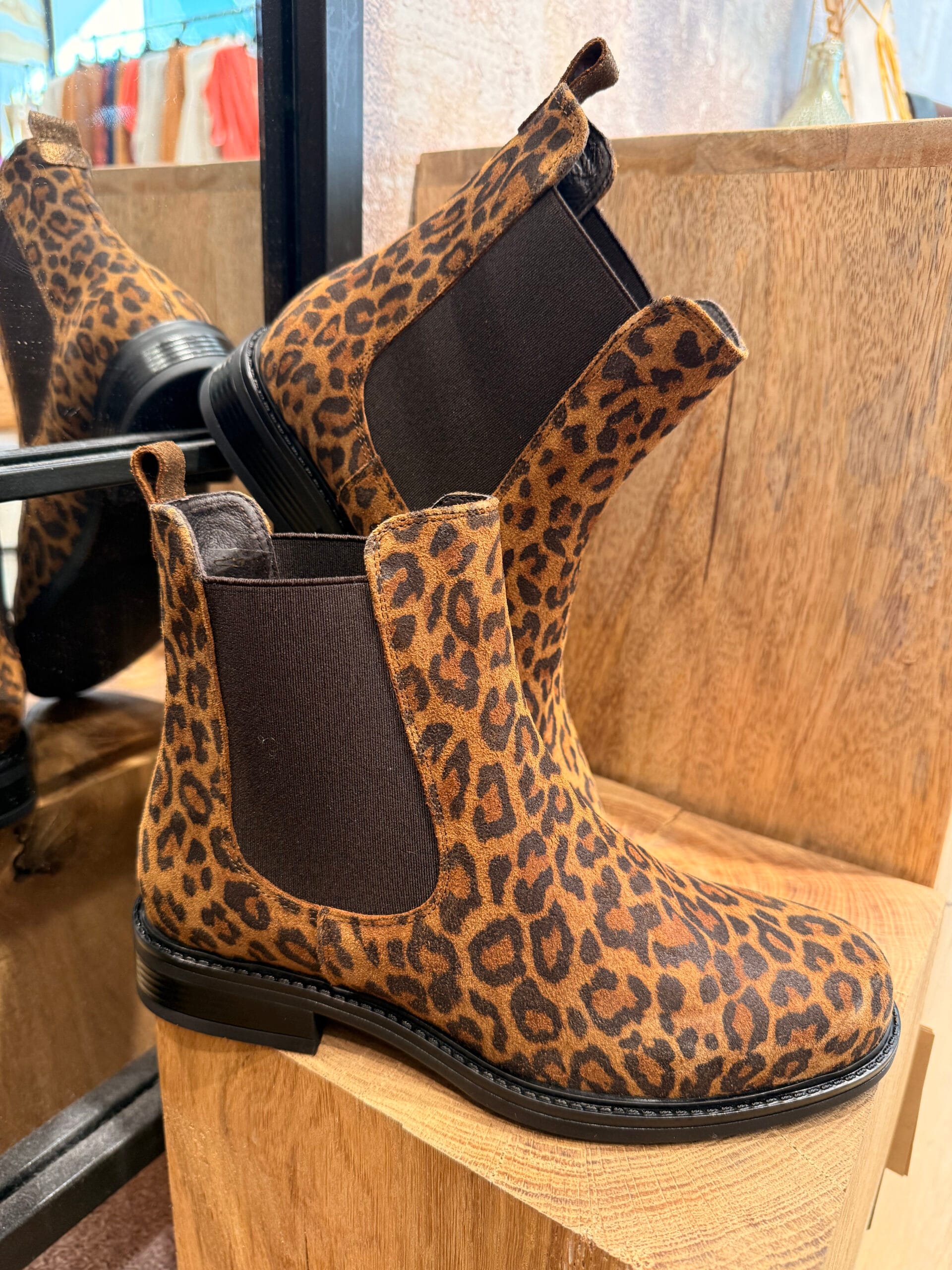 Craquez pour les Chelsea boots en cuir léopard de la Marque WE DO, à découvrir dans notre boutique sur Arcachon ou dans la boutique en ligne