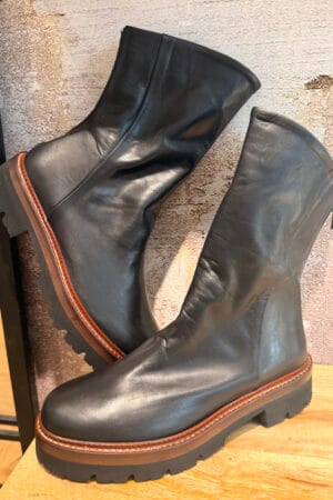 Craquez pour la boots femme iconique de la Marque Semerdjian déclinée en deux coloris