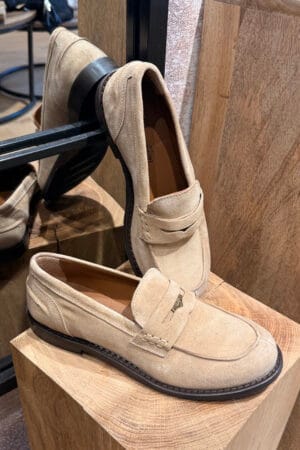 Craquez pour le mocassin femme sable de la Marque Semerdjian.
