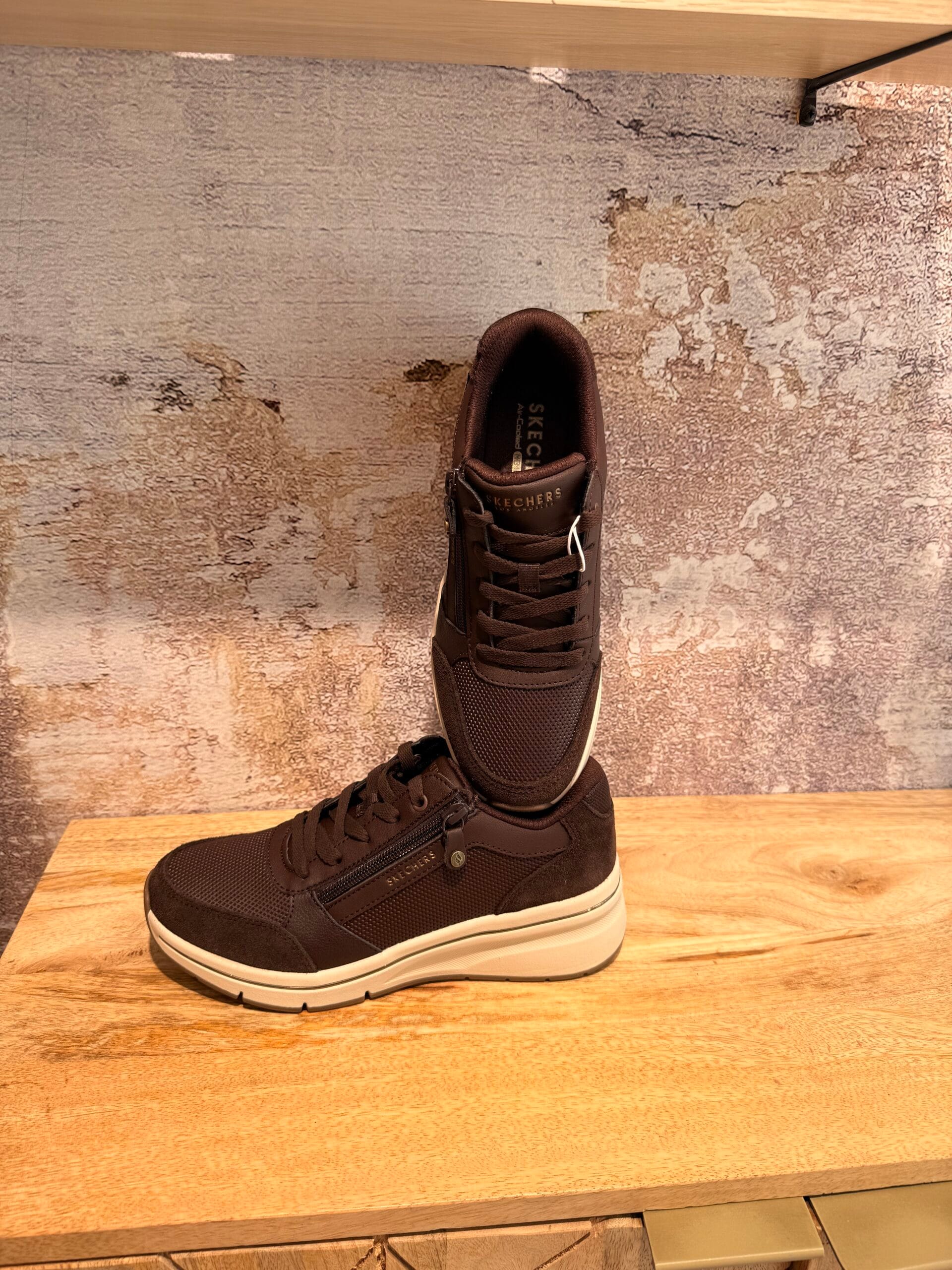 Les baskets femme Skechers chocolat